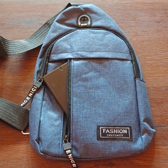 Small Sling Bag For Women Men Casual Crossbody Sling Backpack - Picture 3 of 3